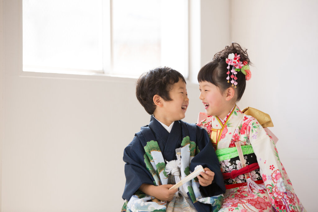 七五三12姉弟見つめあい